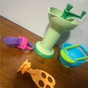 Self feeders food prep